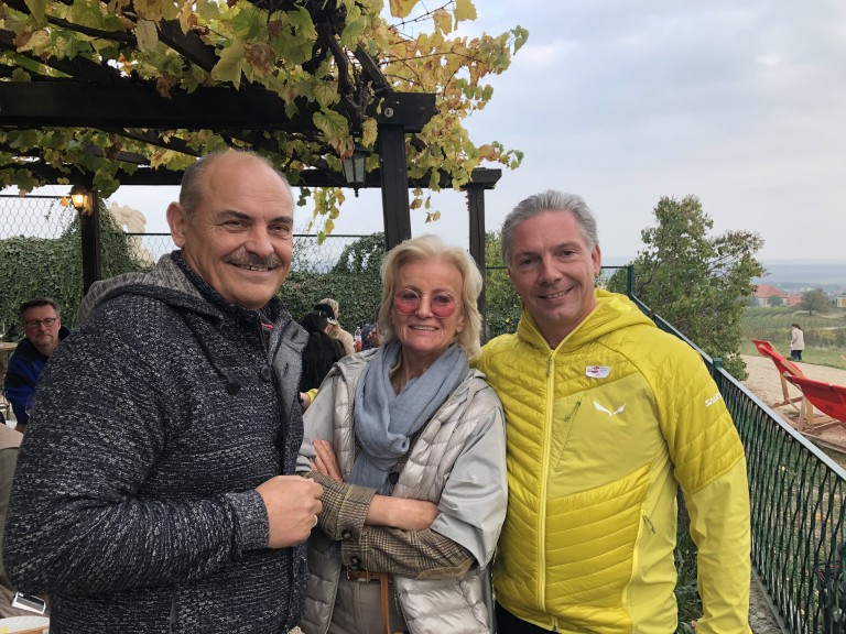 Wirtschaftsspitzen wandern im herbstlichen Retz